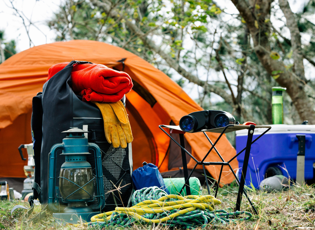 Camping στην Ελλάδα: Οδηγός Εξοπλισμού & Νομικής Συμμόρφωσης (2025)